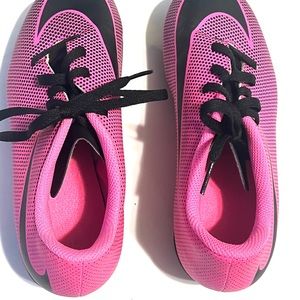Nike Girls Pink & Black Cleats size 2Y, Really Good Condition